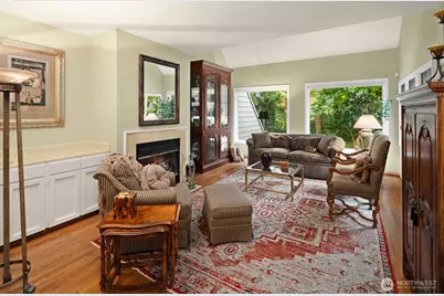 10209 NE 19th Place #D2, Bellevue, WA 98004 - Photo 9