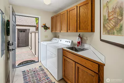 10209 NE 19th Place #D2, Bellevue, WA 98004 - Photo 31