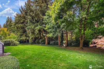 10209 NE 19th Place #D2, Bellevue, WA 98004 - Photo 33