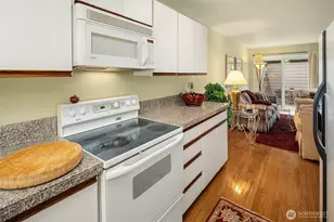 10209 NE 19th Pl, Bellevue, WA 98004 - Photo 17