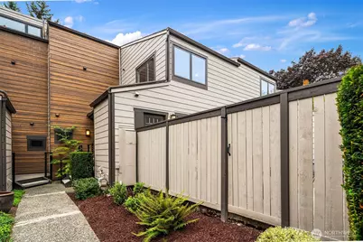 10209 NE 19th Place #D2, Bellevue, WA 98004 - Photo 3