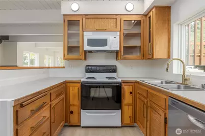 1386 Admirals Drive, Oak Harbor, WA 98277 - Photo 11