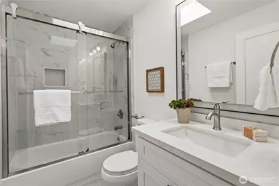 325 105th Ave SE, Bellevue, WA 98004 - Photo 23