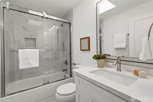 325 105th Ave SE, Bellevue, WA 98004 - Photo 23