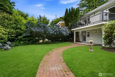 325 105th Ave SE, Bellevue, WA 98004 - Photo 35