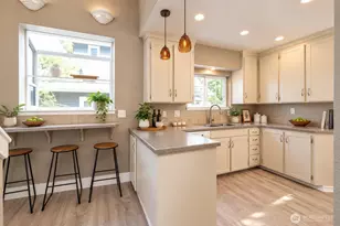 825 NE 75th St, Seattle, WA 98115 - Photo 13