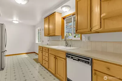 8602 Maple Lane, Edmonds, WA 98026 - Photo 11