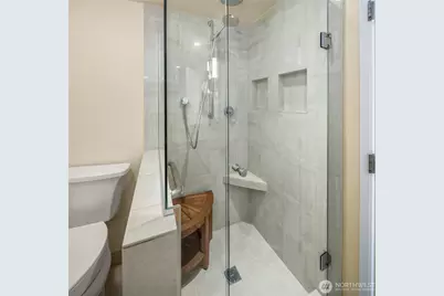 4540 8th Avenue NE #801, Seattle, WA 98105 - Photo 19