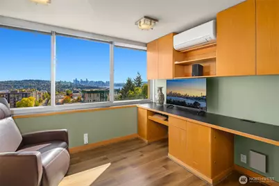 4540 8th Avenue NE #801, Seattle, WA 98105 - Photo 17