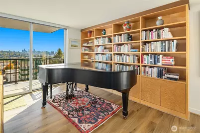 4540 8th Avenue NE #801, Seattle, WA 98105 - Photo 7