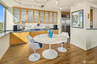 4540 8th Avenue NE #801, Seattle, WA 98105 - Photo 5