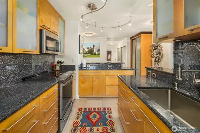 4540 8th Avenue NE #801, Seattle, WA 98105 - Photo 3