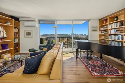 4540 8th Avenue NE #801, Seattle, WA 98105 - Photo 9