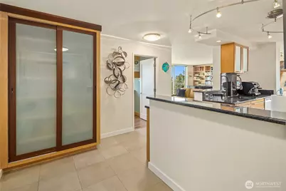 4540 8th Avenue NE #801, Seattle, WA 98105 - Photo 13