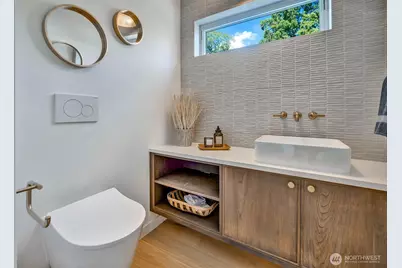 5549 B 34th Avenue NE, Seattle, WA 98105 - Photo 13