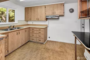 12004 5th Ave NE, Seattle, WA 98125 - Photo 9