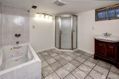 12004 5th Ave NE, Seattle, WA 98125 - Photo 17