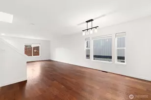 2428 NE 13th St, Renton, WA 98056 - Photo 9