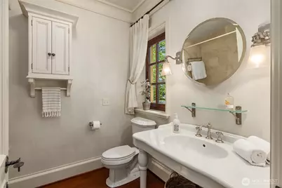 8010 Grand Avenue NE, Bainbridge Island, WA 98110 - Photo 29