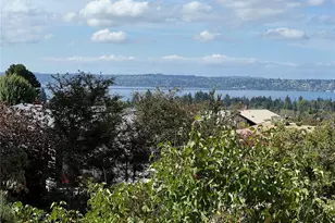 1701 92nd Ave NE, Clyde Hill, WA 98004 - Photo 1