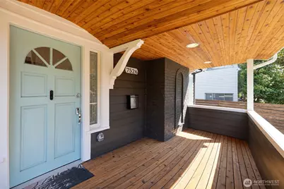 7526 Roosevelt Way NE, Seattle, WA 98115 - Photo 3