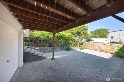 7526 Roosevelt Way NE, Seattle, WA 98115 - Photo 25