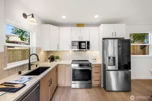 212 N 115th St, Seattle, WA 98133 - Photo 15