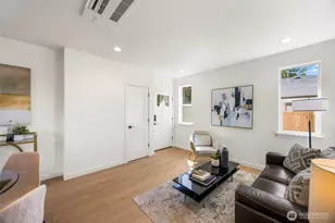 212 N 115th St, Seattle, WA 98133 - Photo 11