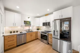 212 N 115th St, Seattle, WA 98133 - Photo 9