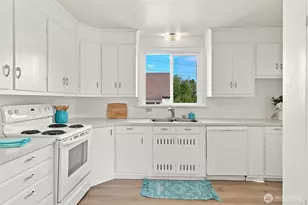 1709 S 35th St, Tacoma, WA 98418 - Photo 9