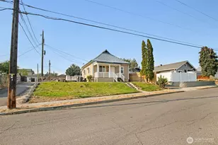 617 3rd St, Wenatchee, WA 98801 - Photo 1