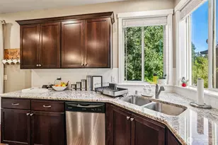 527 N Allen Creek Dr, Ridgefield, WA 98642 - Photo 9