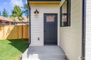 212 N 115th St, Seattle, WA 98133 - Photo 3