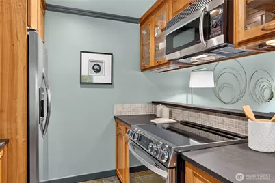 1616 41st Avenue E #305, Seattle, WA 98112 - Photo 9