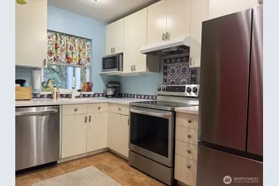 353 Wallace Way NE #7, Bainbridge Island, WA 98110 - Photo 3