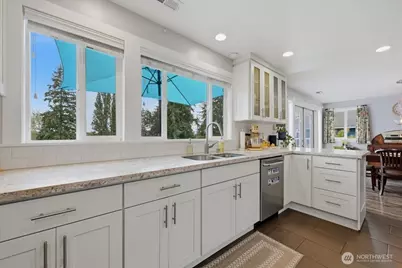 12232 Fremont Avenue N, Seattle, WA 98133 - Photo 15