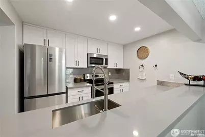 6858 139th Avenue NE #708, Redmond, WA 98052 - Photo 5