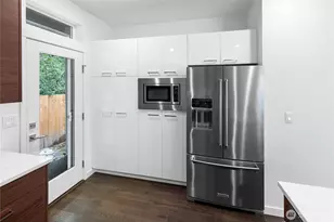 747 Fords Ct, Bainbridge Island, WA 98110 - Photo 13