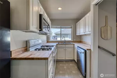 1908 Burwell St, Bremerton, WA 98337 - Photo 9