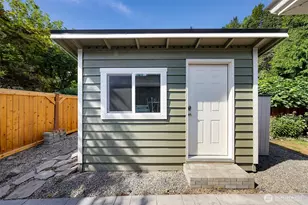 24124 NE 6th Pl, Sammamish, WA 98074 - Photo 11
