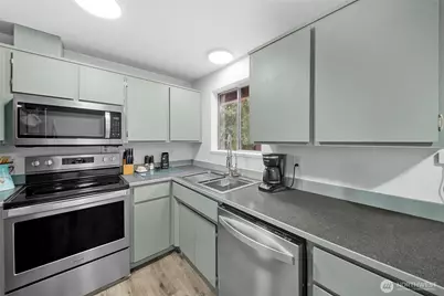 203 W Seattle Street, Rainier, WA 98576 - Photo 9