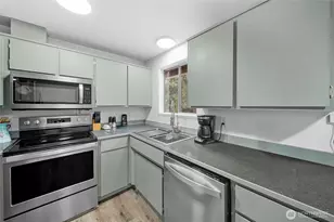 203 W Seattle St, Rainier, WA 98576 - Photo 9