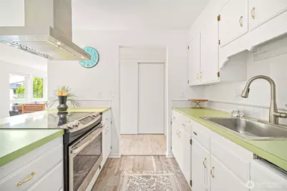 914 6th Avenue N #201, Seattle, WA 98109 - Photo 27
