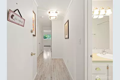 914 6th Avenue N #201, Seattle, WA 98109 - Photo 5
