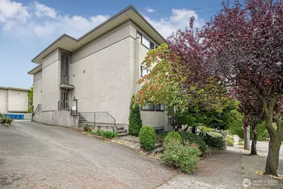 914 6th Avenue N #201, Seattle, WA 98109 - Photo 3