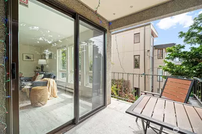 914 6th Avenue N #201, Seattle, WA 98109 - Photo 15