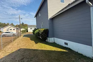 1118 Larch St, Raymond, WA 98577 - Photo 9