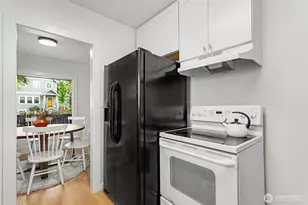 1111 N 76th St, Seattle, WA 98103 - Photo 9