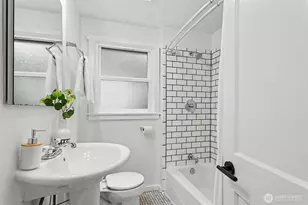 1111 N 76th St, Seattle, WA 98103 - Photo 13