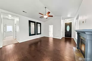 19220 Village Ct E, Bonney Lake, WA 98391 - Photo 5